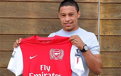 Alex Chamberlain signs with the Gunners